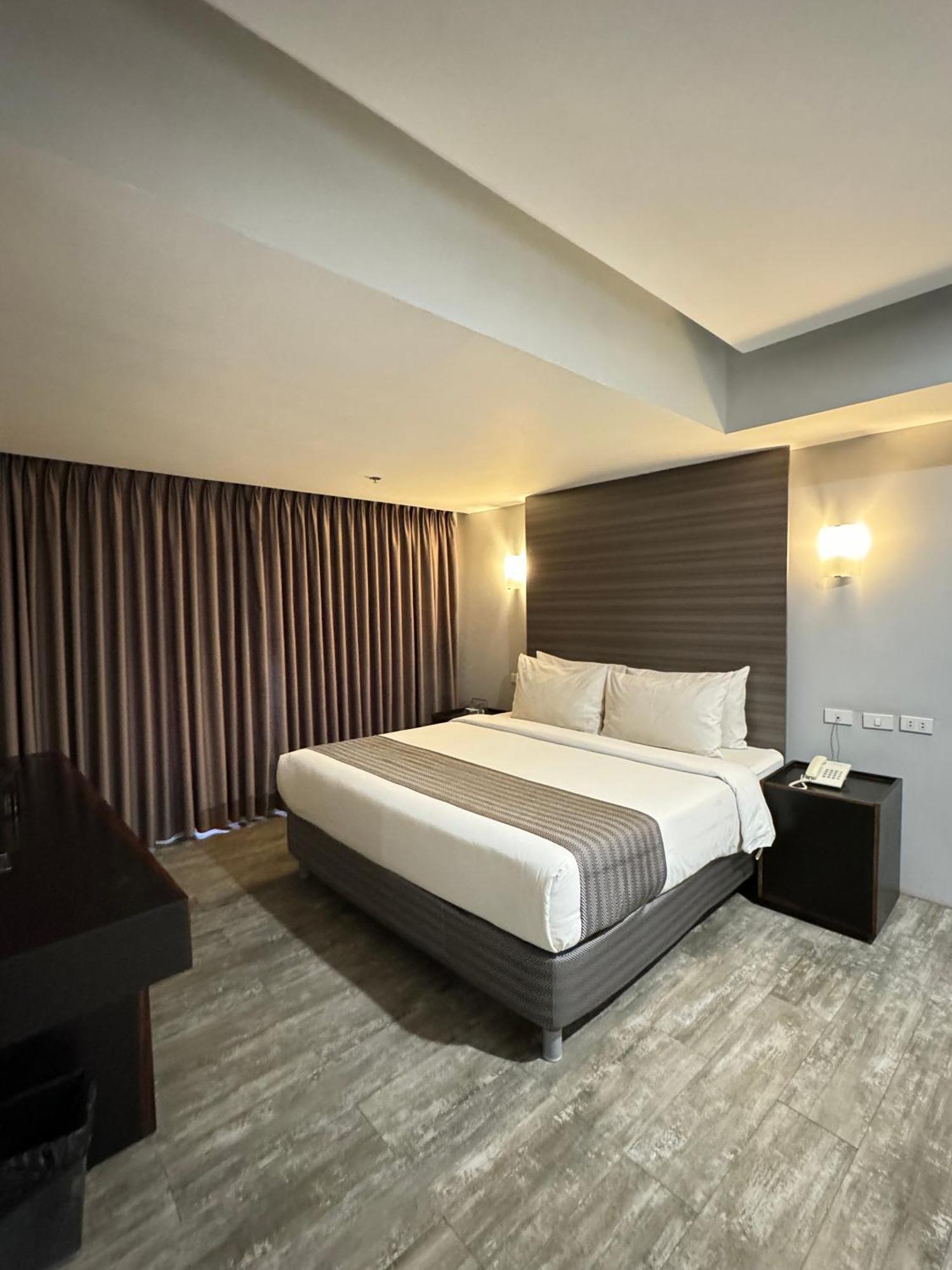 1A Express Hotel Cagayan de Oro Exteriör bild