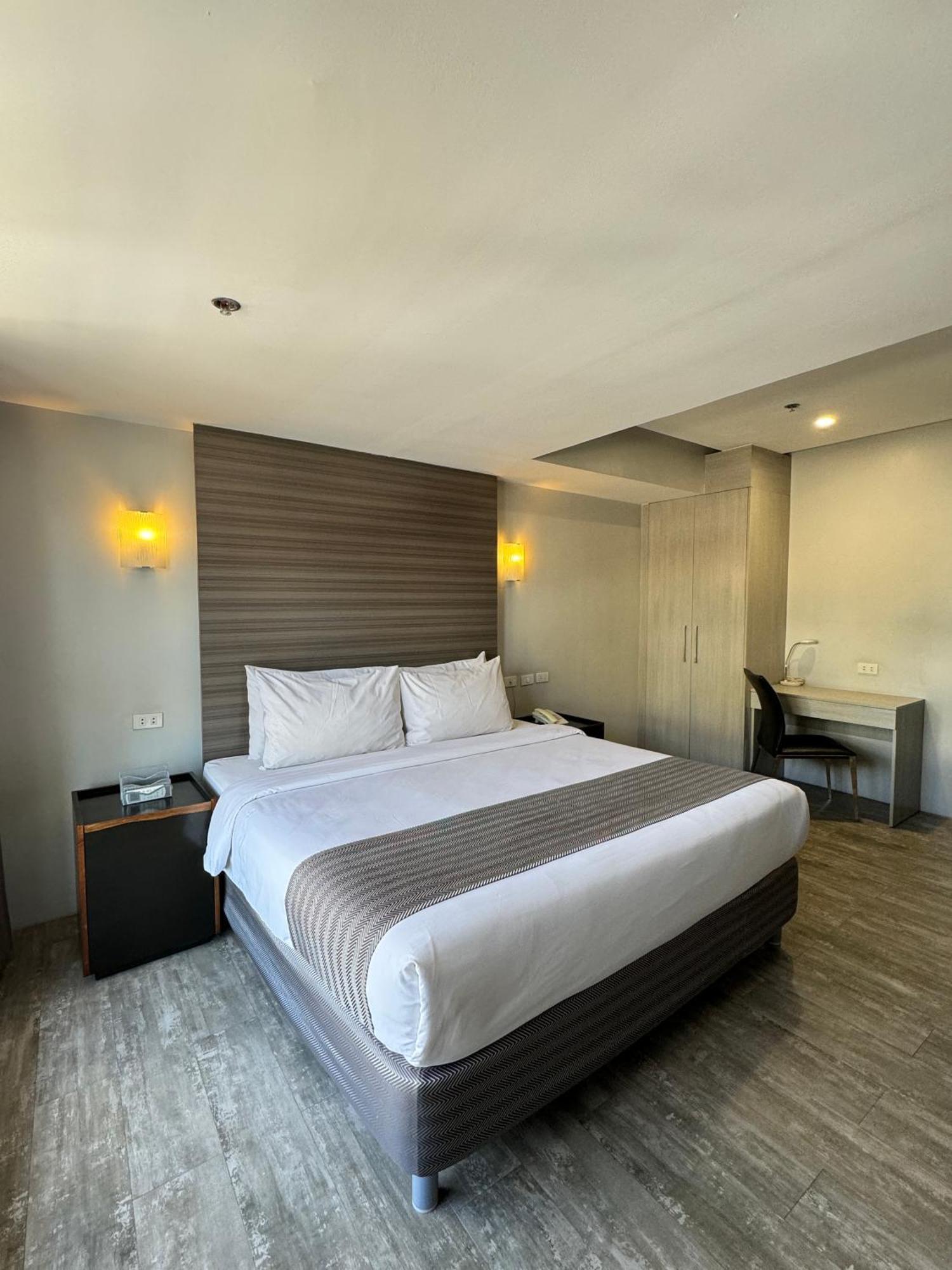 1A Express Hotel Cagayan de Oro Exteriör bild